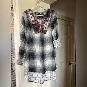 Floreat Tunic in Medium, Black Plaid with Burgundy & copper stitching.
